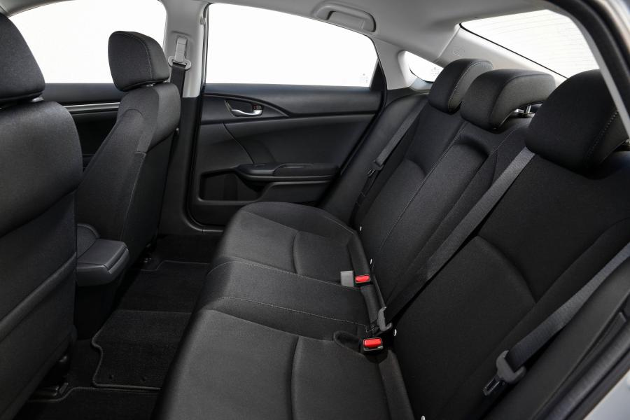 Интерьер Honda Civic VTi Sedan (FC) 2019 года  (AU) (фото 14 из 35)